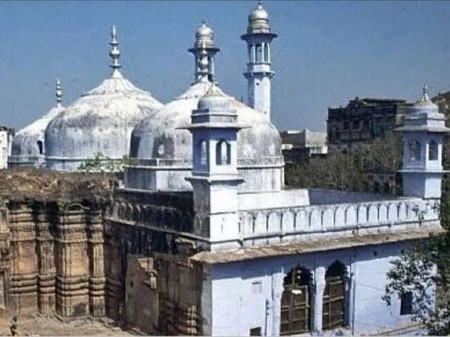 BREAKING: Shivling found during Gyanvapi survey; Varanasi Local Court orders DM to seal the place BREAKING: Shivling found during Gyanvapi survey; Varanasi Local Court orders DM to seal the place